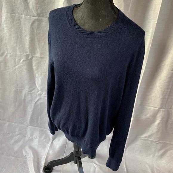 Cozy cotton/cashmere blend pullover. Size medium. - Picture 1 of 4